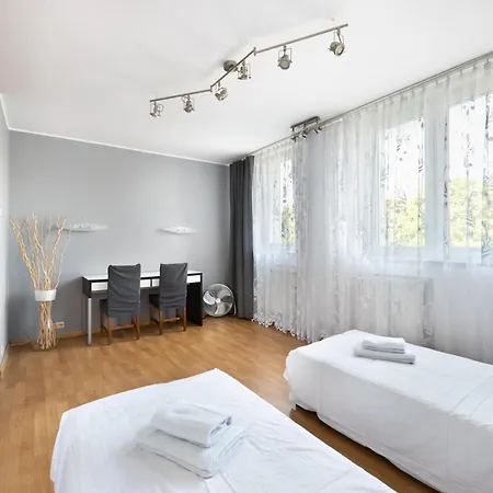 Chodecka Homely By Bookinghost *