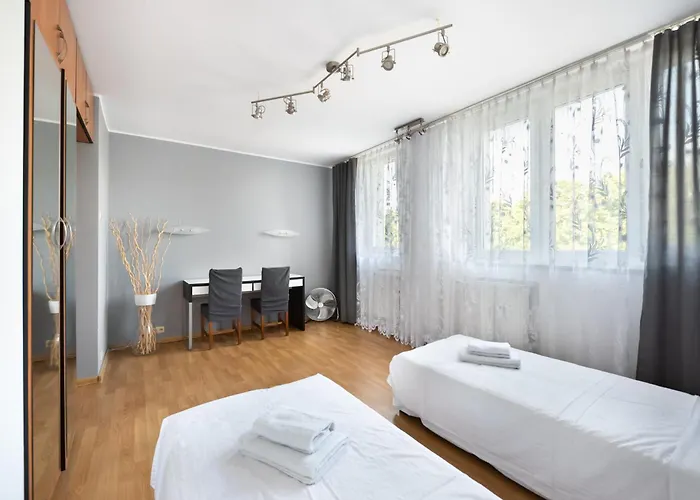 Chodecka Homely By Bookinghost *